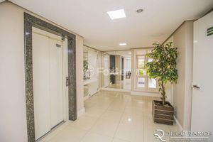 Image 6 - 877338