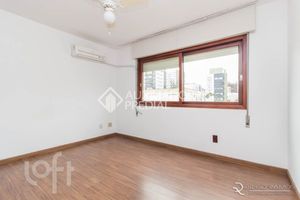Image 8 - 877340
