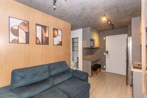 Image 9 - 877346
