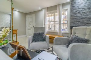 Image 4 - 877347