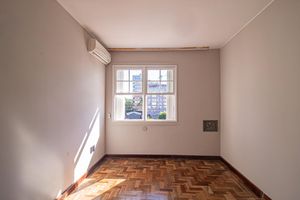 Image 13 - 877350