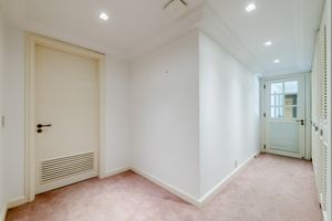 Image 29 - 877353