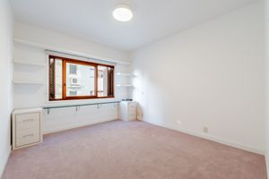 Image 32 - 877353