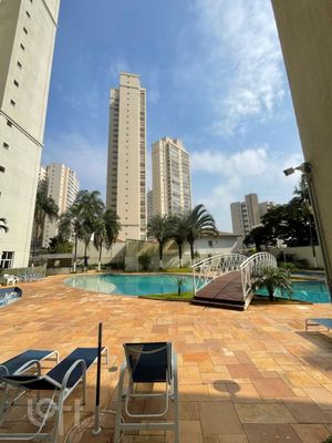 Image 11 - 877369