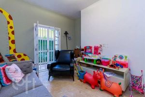 Image 17 - 877375