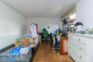 Image 48 - 877375