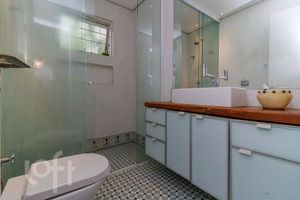 Image 33 - 877375