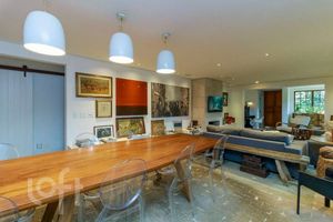 Image 10 - 877375