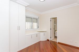 Image 32 - 877379