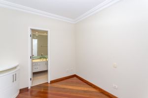 Image 31 - 877379