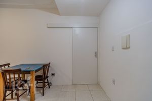 Image 21 - 877387