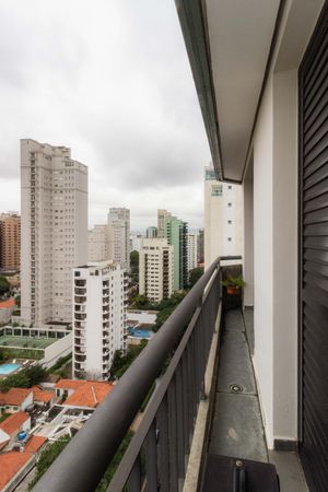 Image 29 - 877390