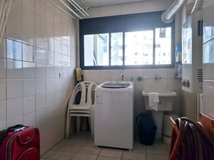 Image 17 - 877390