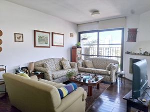 Image 10 - 877390