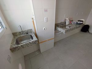 Image 14 - 877392