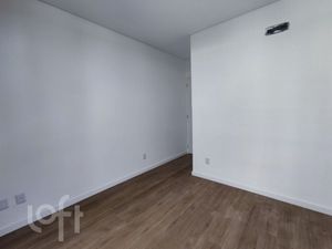 Image 11 - 877394