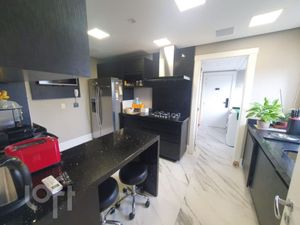 Image 7 - 877395
