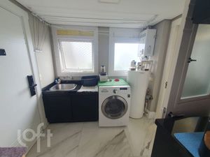 Image 10 - 877395