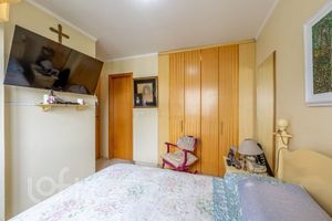 Image 10 - 877402