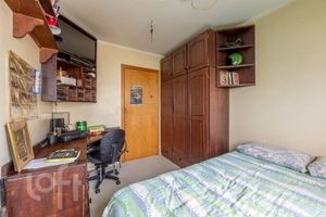 Image 13 - 877402