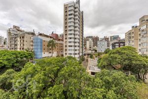 Image 18 - 877402