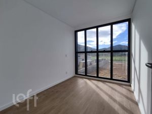 Image 8 - 877403