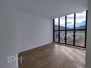 Image 10 - 877403