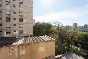 Image 12 - 877410