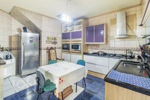 Image 4 - 877412