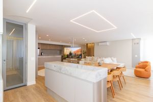 Image 4 - 877425