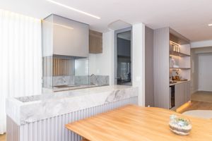 Image 6 - 877425