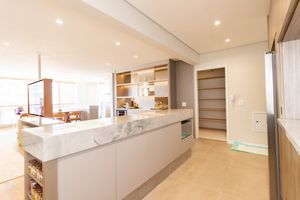 Image 9 - 877425