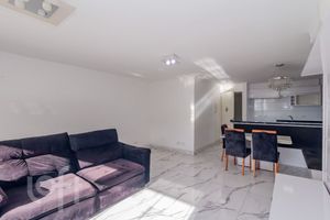 Image 4 - 877444
