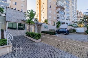 Image 32 - 877444