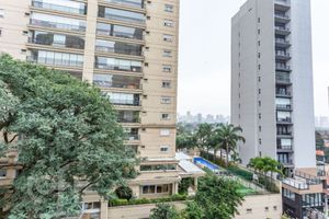 Image 32 - 877453