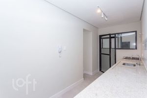Image 6 - 877453