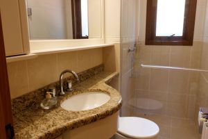 Image 8 - 877467