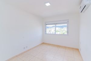Image 11 - 877471