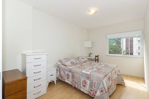 Image 9 - 877480