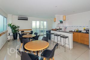 Image 36 - 877482