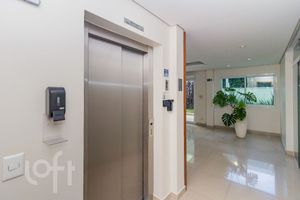 Image 33 - 877482