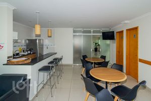 Image 38 - 877482
