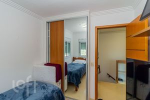 Image 31 - 877482