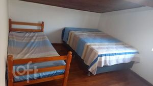 Image 19 - 877484
