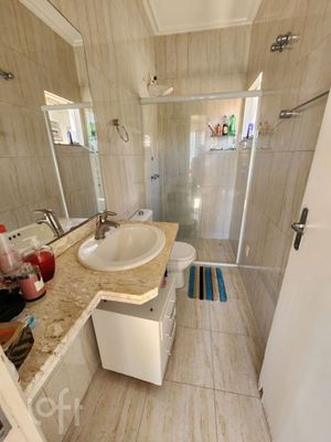 Image 18 - 877486