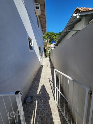 Image 35 - 877486