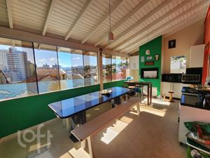 Image 10 - 877486
