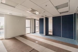 Image 21 - 877490