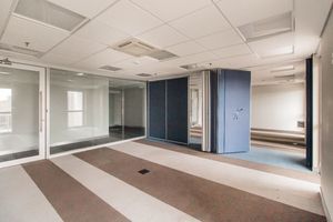 Image 34 - 877490