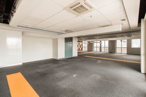 Image 22 - 877490